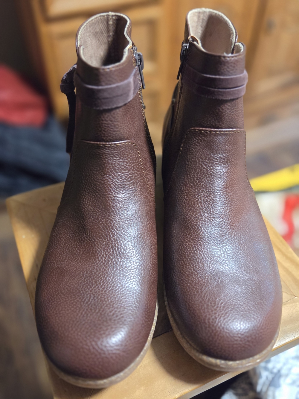 b.o.c. Brown Leather Zippered Ankle Boots NWT Size 10  Womens